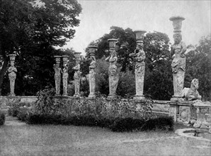 cariatides dans le jardin de la villa farnese, 1910 1920