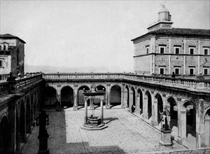 cour de l'abbaye de montecassino, frosinone, 1910