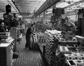 milan, intérieur d'usine alfa romeo, 1956
