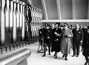 italie, rome, la princesse du piedmont à l'exposition autarcique du minerai italien, pavillon des armes, 1938