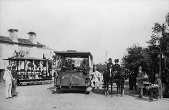 italie, lido de venise, tramway tiré par des chevaux sur la grande avenue, 1897