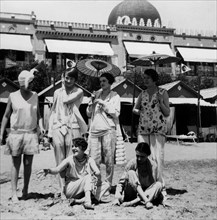 italie, lido de venise, plage de l'hôtel excelsior sur le lido de venise, 1927