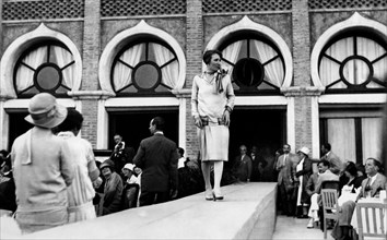 italie, lido de venise, parade à l'hôtel excelsior sur le lido de venise, 1926