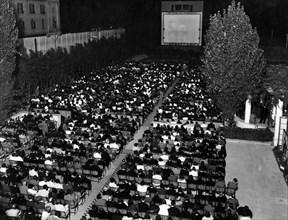 italie, lido de venise, vue du jardin de l'hôtel excelsior sur le lido de venise, 1936