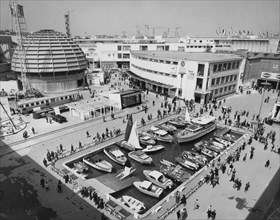 italie, lombardie, milan, une vue de la foire commerciale, 1960