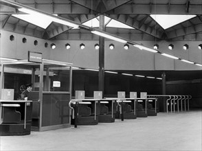italie, lombardie, milan, portes d'entrée des trains, 1965
