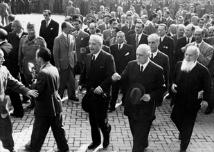 italie, lombardie, milan, enrico de nicola à l'inauguration de la foire de milan aux bastions de porta venezia, 1946