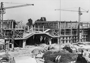 italie, lombardie, milan, construction du palais des nations, foire de milan, 1947