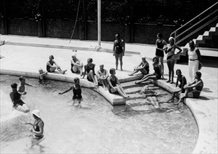 italie, milan, piscine d'un club de tennis, 1910 1920