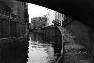 italie, milan, vue d'un tronçon du canal naviglio, 1910 1920