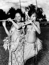 malaisie, femmes indigènes d'une tribu primitive, 1957