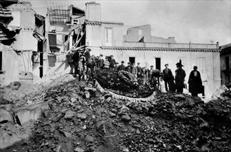 italie, sicile, tremblement de terre de messine, un an plus tard certaines victimes se cacheraient encore sous les décombres, 1909