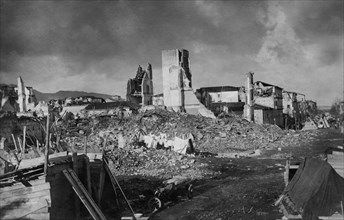 italie, sicile, tremblement de terre de messine, le viale san martino détruit, 1908