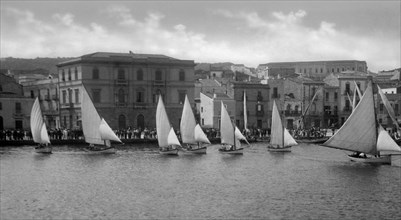 italie, sardaigne, île de san pietro, régate de caroline sails à carloforte, 1937