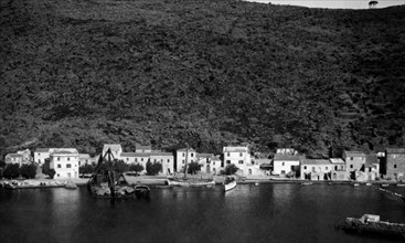 italie, toscane, vue du port de l'île de capraia, 1920 1930