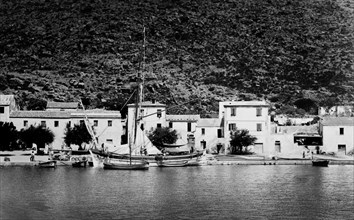italie, toscane, île de capraia, vue de la côte, 1947