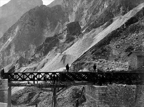 italie, toscane, carrara, construction du chemin de fer du marbre, 1920 1930