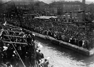 Italie, Frioul-Vénétie Julienne, rivière, le bateau à vapeur accoste à l'embarcadère, 1920