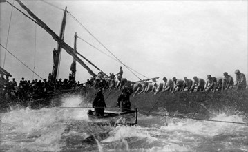 italie, sardaigne, abattage de thon au large de l'île de san pietro, 1921