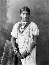 asie, sri lanka, portrait d'une jeune fille kandi, 1910