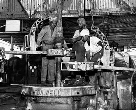 arabie saoudite, ouvriers au puits de pétrole, 1952