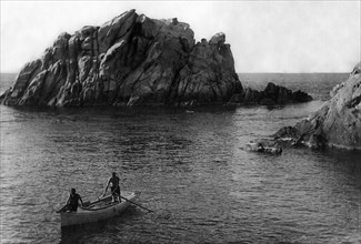 toscane, île d'elbe, homme et femme dans un bateau, 1910 1920