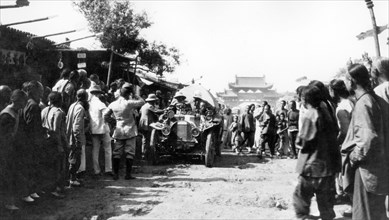 chine, raid beijing-paris, arrivée à kalgan de voitures françaises et néerlandaises, 1907