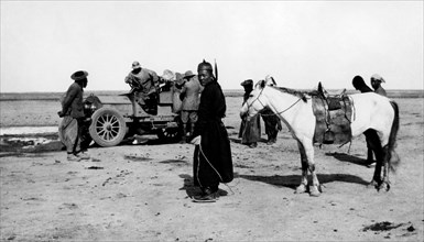 mongolie, raid pekin-paris, l'itala s'arrête à un puits dans le désert de gobi, 1907