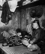amérique, san francisco, dans une fumerie d'opium dans le quartier chinois de la ville, 1920 1930