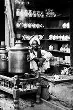 afghanistan, magasin de thé caractéristique dans un bazar de kaboul, 1920