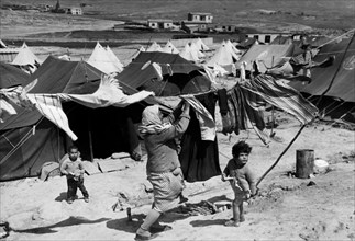 chypre, réfugiés chypriotes turcs dans un camp près de hamitkoy, 1968