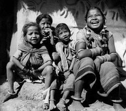népal, enfants indigènes taru, 1956