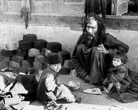 pakistan, venditore ambulante di copricapo, 1955