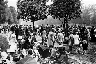 europe, italie, toscane, florence, la traditionnelle fête du cricket dans le parco delle cascine, 1920 1930