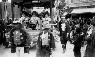 giappone, kyoto, processione di carri di geishe, 1920 1930