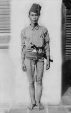 asie, philippines, portrait d'un officier de police, 1920 1930