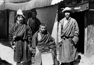 asia, cina, tibet, il grande abate del tempio di tolin, 1920 1930