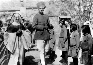 asie, inde, un maharaja visitant une école à ajmer, 1920 1930