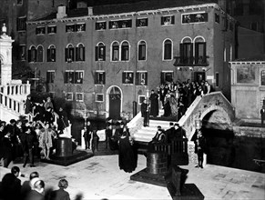 italia, venezia, spettacolo teatrale per le strade, 1920 1930