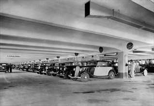 italie, venise, vue intérieure du garage agip, 1920 1930