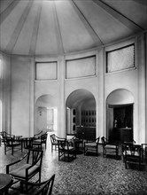 italie, venise, décorations et meubles de l'architecte brenno del giudice dans une salle de la 16e exposition d'art, 1928