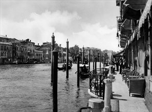 italie, venise, terrasse du grand hotel sur le grand canal, 1920