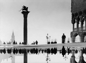 italie, venise, marée haute sur la piazza san marco, 1910 1920