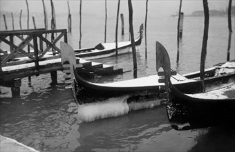 italia, venezia, gondole ghiacciate, 1928 1929