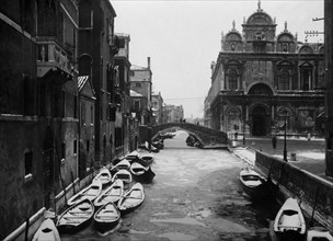 italia, venezia, il rio dei mendicanti ghiacciato e ospedale san giovanni e paolo, 1928 1929