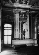 italie, venise, détail des perspectives peintes dans le palazzo rezzonico, 1920 1930