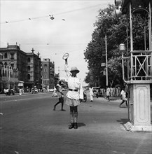 asie, inde, agent de la circulation de madras au travail, 1952