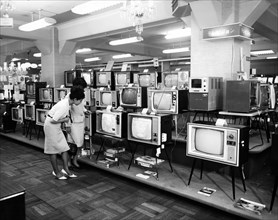japon, tokyo, dans une télévision locale, 1950-60