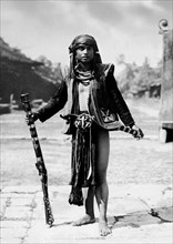 asie, indonésie, homme de rang sur l'île de nias, 1920 1930