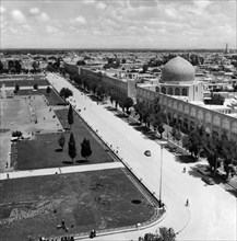 moyen-orient, iran, vue de la place royale avec la mosquée lotfollah, 1965